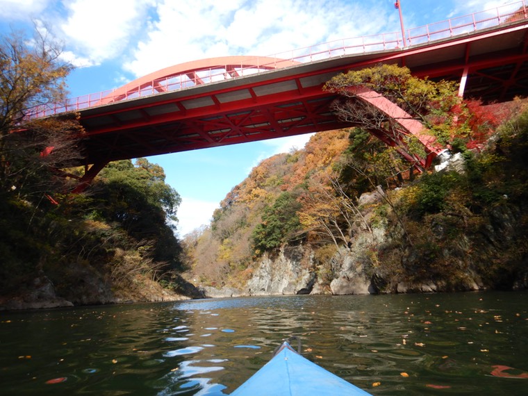 関東、群馬で絶景紅葉カヌー、カヤック、パックラフト体験ツアー〜渡良瀬川高津戸峡
