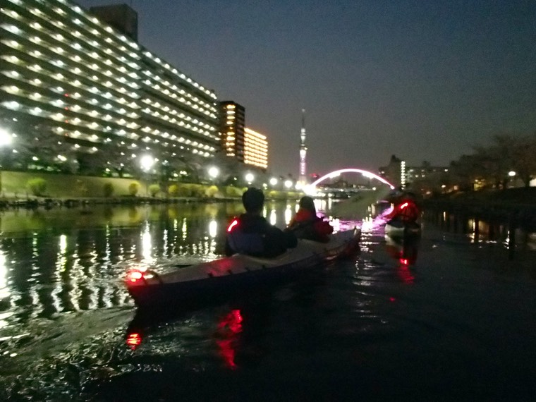 東京水路運河でスカイツリーカヌーカヤック体験ツアー〜夜景トワイライトクルーズ